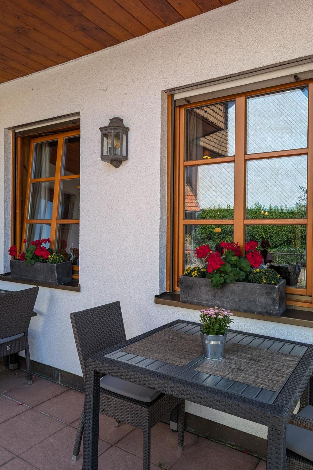 Hotel Restaurant Vinothek Lamm Bad Herrenalb Exterior foto